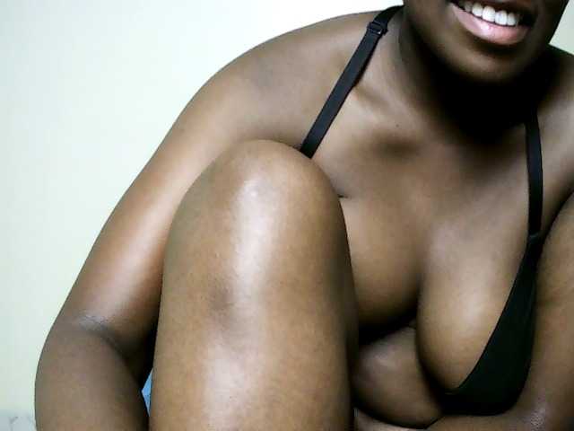Sweet-juicy, en directo ahora en BongaCams