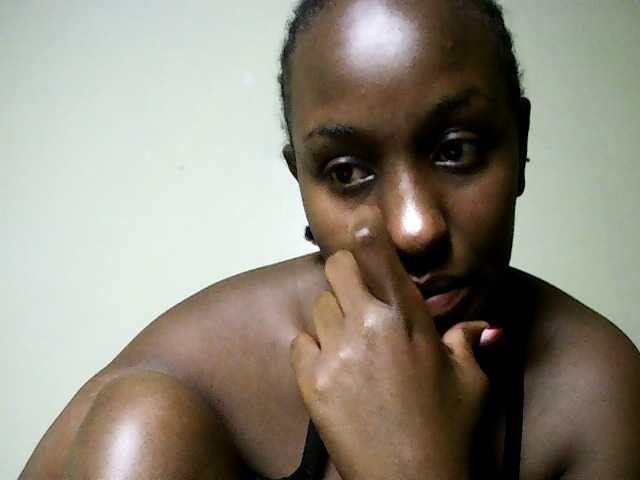 Sweet-juicy, en directo ahora en BongaCams