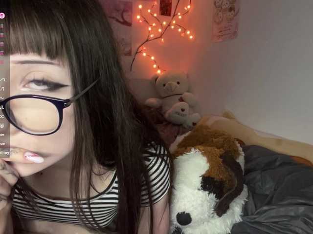 SleepyKris live cam