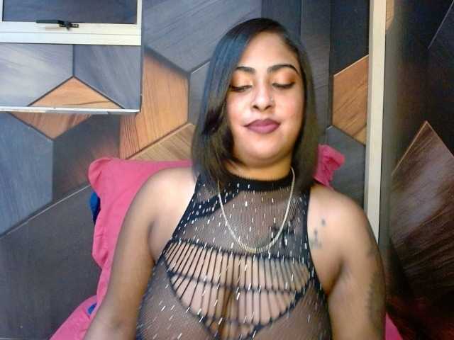 le modèle IndianShine est en webcam porno dans un show sur le site bongacams, il possède les tags suivants: Indian,Brunette,Shaved