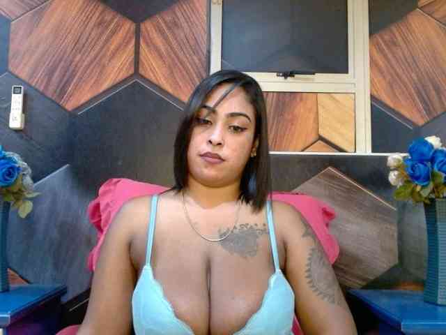 IndianShine Live Webcam on BongaCams
