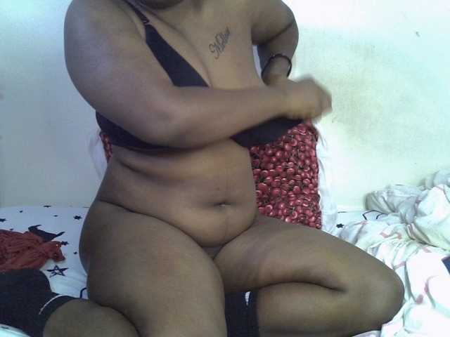 le modèle Casse-dellah est en webcam porno dans un show sur le site bongacams, il possède les tags suivants: Ebony,Brunette,Trimmed
