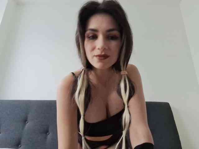 BustyGirl8 webcam