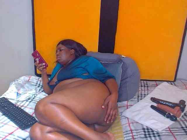 Model ini sedang live sekarang. SUGARlips27