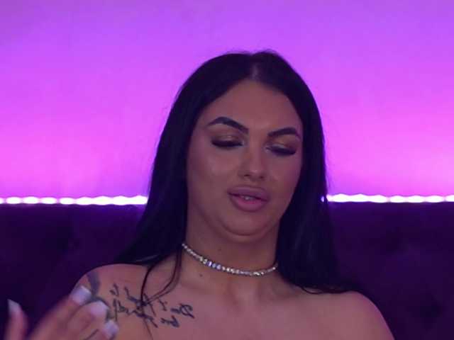 AliraNightvale live cam on BongaCams