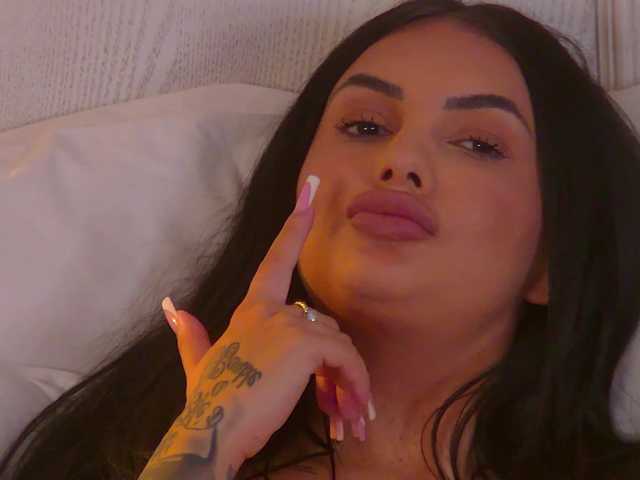 AliraNightvale live cam on BongaCams