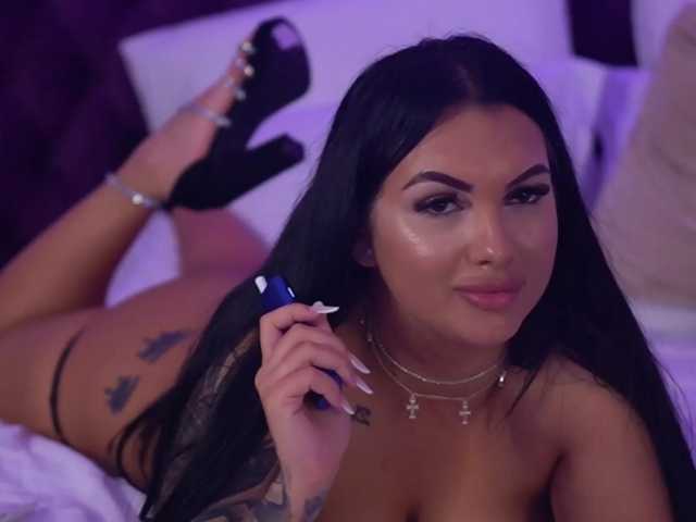 AliraNightvale live cam on BongaCams