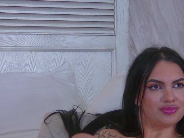 AliraNightvale live cam