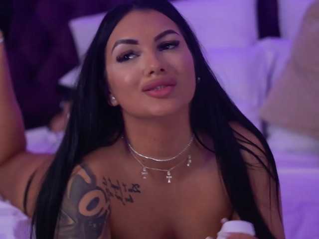 AliraNightvale live cam on BongaCams