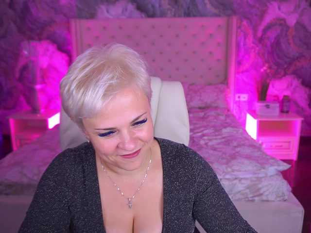 CrystalVibe live cam on BongaCams