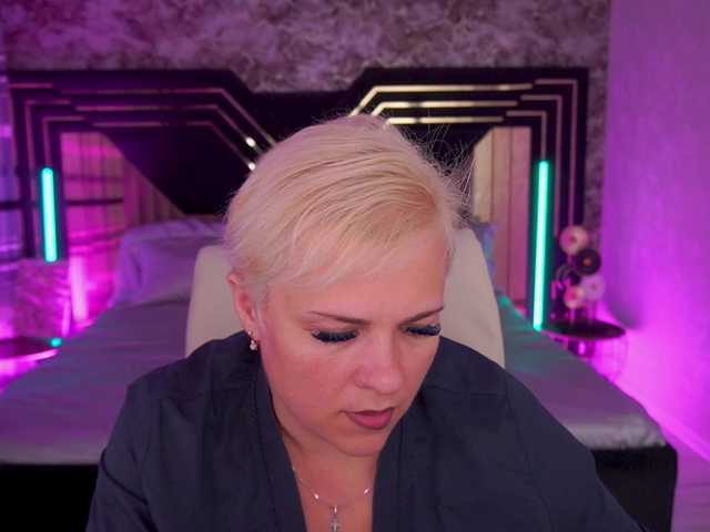 CrystalVibe live cam on BongaCams