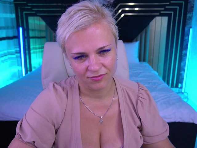 CrystalVibe live cam on BongaCams