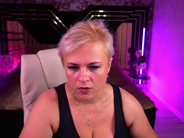CrystalVibe live webcam show