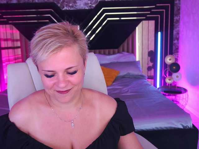CrystalVibe live cam on BongaCams