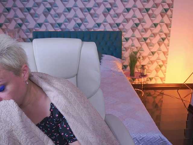 CrystalVibe live cam on BongaCams