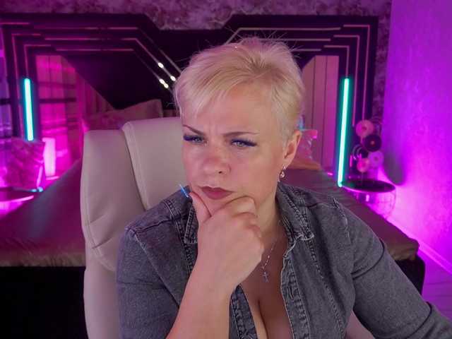 CrystalVibe live cam on BongaCams