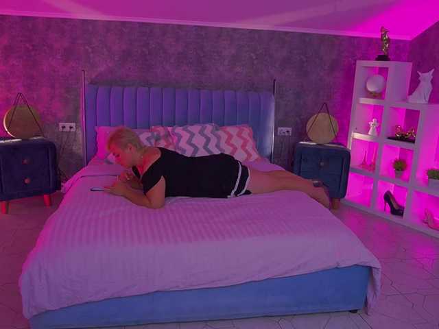 CrystalVibe live webcam show