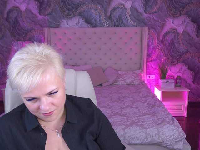 CrystalVibe live cam on BongaCams