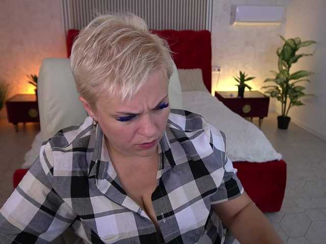 CrystalVibe live cam on BongaCams