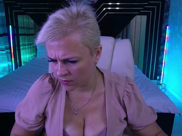 CrystalVibe live cam on BongaCams