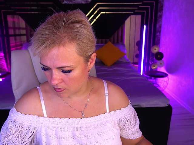 CrystalVibe live cam on BongaCams