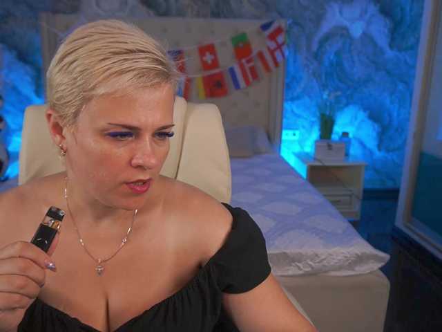 CrystalVibe live cam on UnifiedCams
