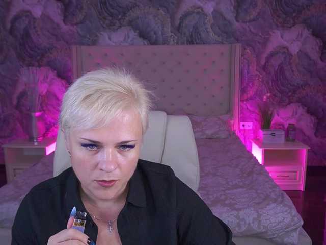 CrystalVibe live cam on BongaCams