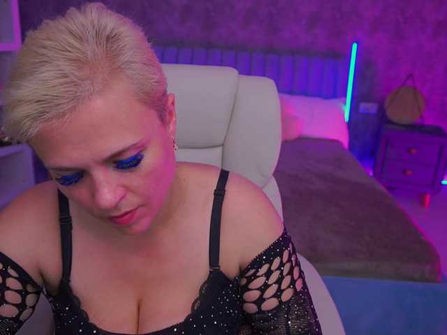 CrystalVibe live cam on BongaCams