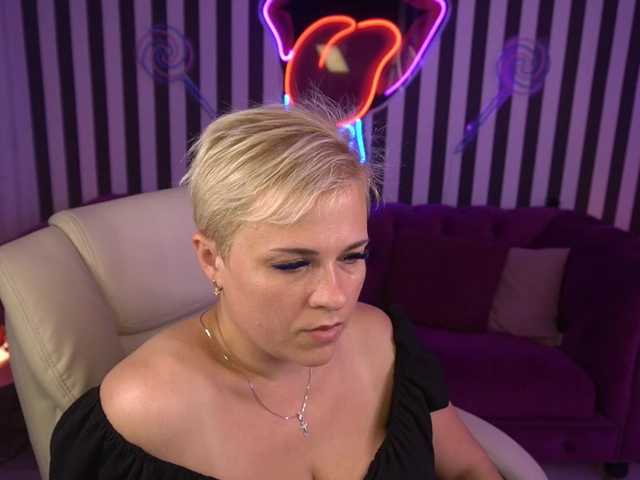 CrystalVibe live cam on BongaCams