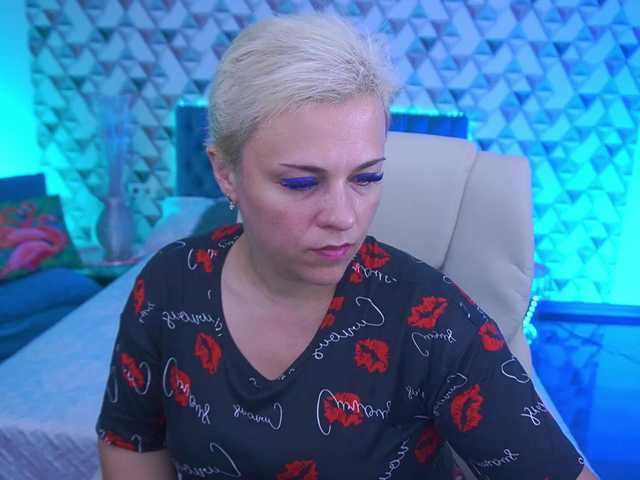 CrystalVibe live cam on BongaCams