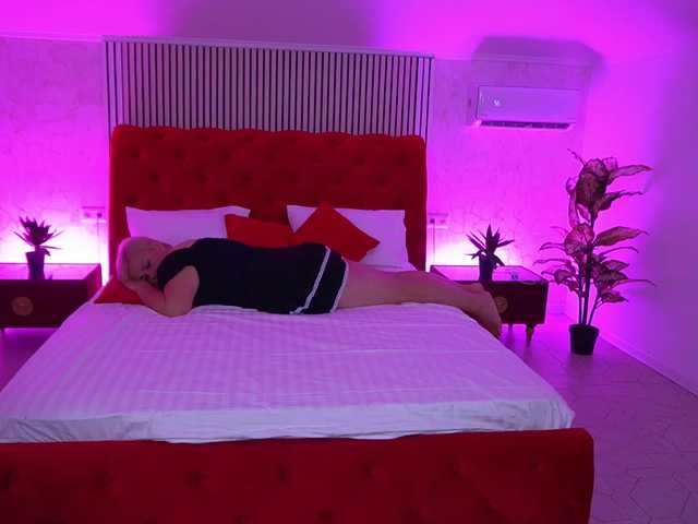CrystalVibe live cam on BongaCams