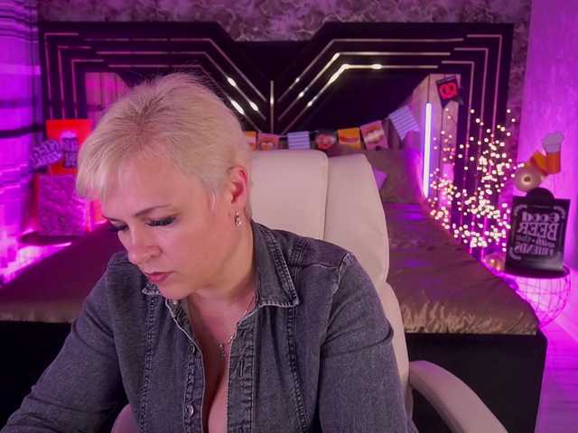CrystalVibe live cam on BongaCams