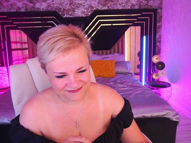 CrystalVibe live cam on BongaCams