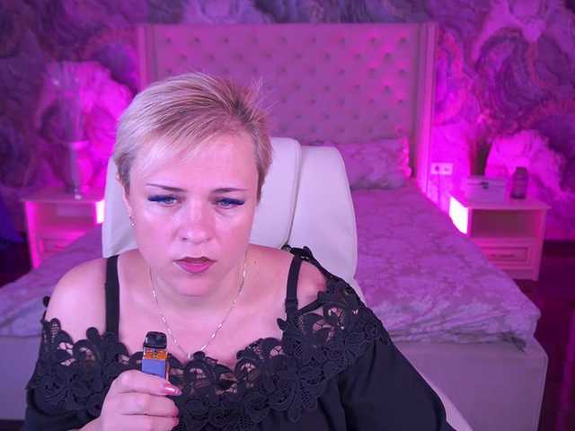 CrystalVibe live cam on BongaCams