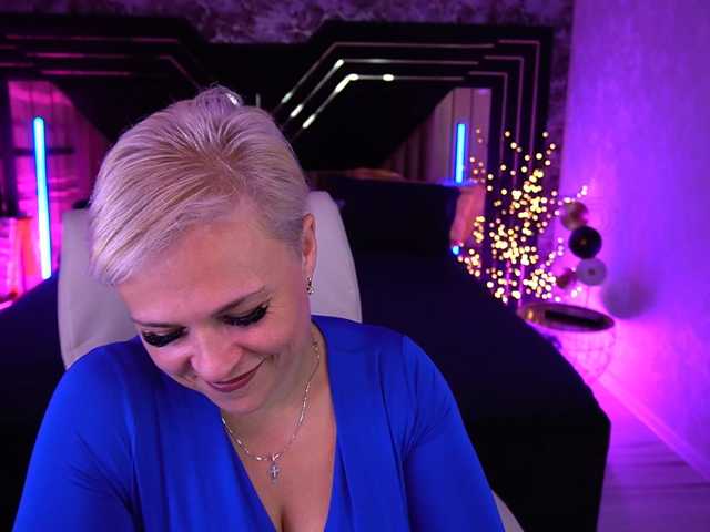 CrystalVibe live cam on BongaCams