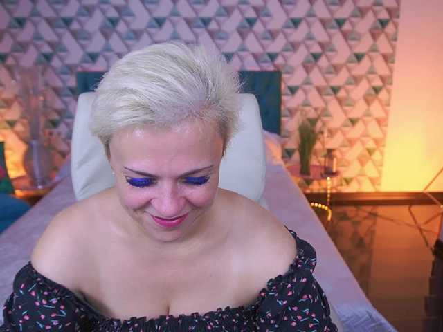 CrystalVibe live cam on BongaCams