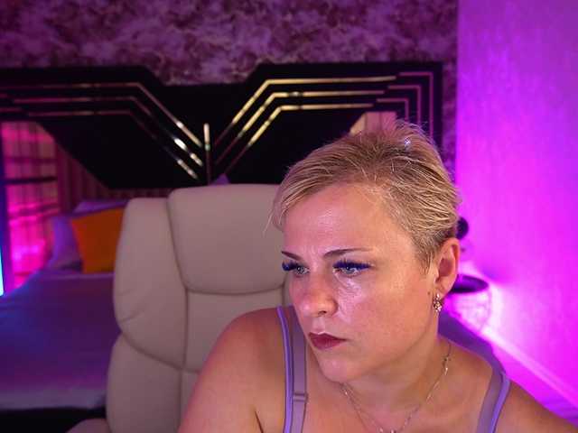 CrystalVibe live cam on BongaCams