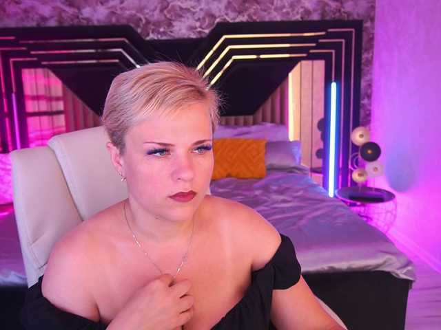 CrystalVibe live cam on BongaCams