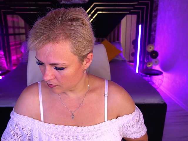 CrystalVibe live cam on BongaCams