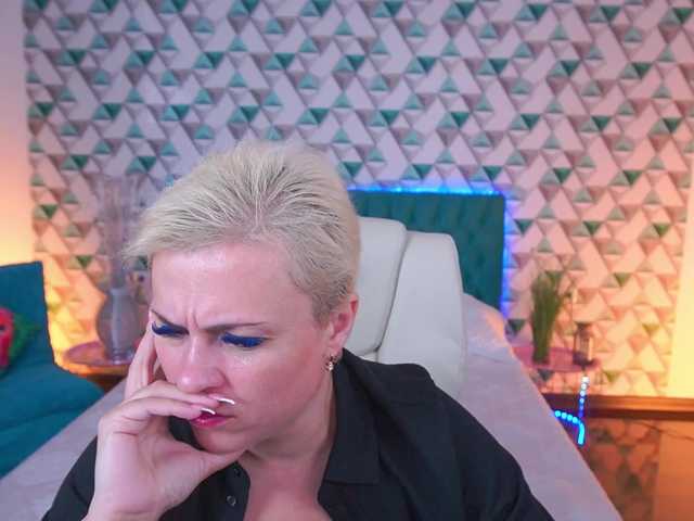 CrystalVibe live cam on BongaCams