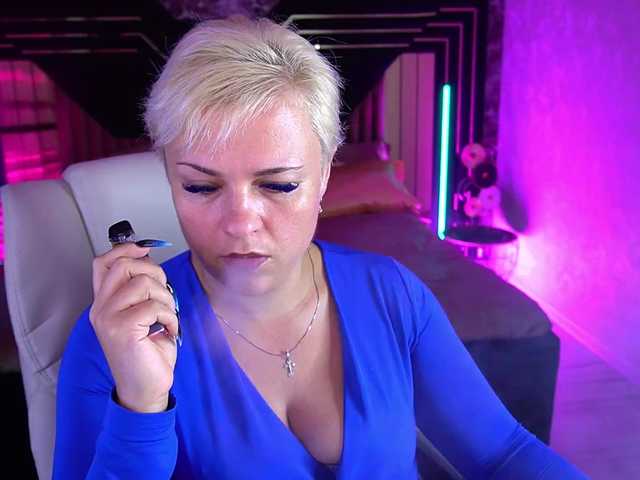 CrystalVibe live cam on BongaCams