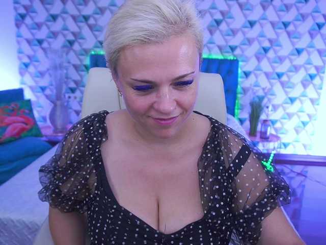 CrystalVibe live cam