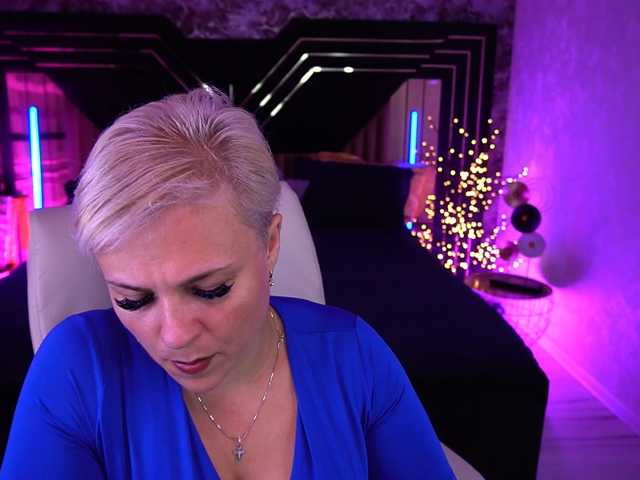 CrystalVibe live cam on BongaCams