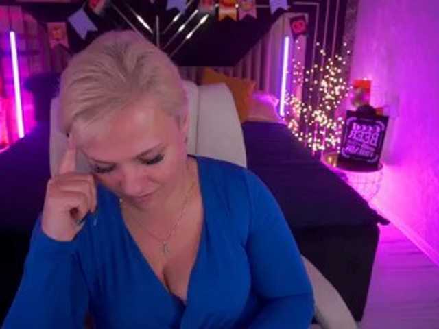 CrystalVibe live cam on BongaCams