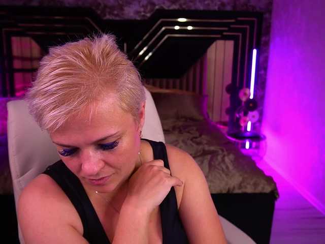 CrystalVibe live webcam show