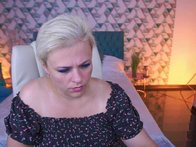 CrystalVibe live cam on BongaCams