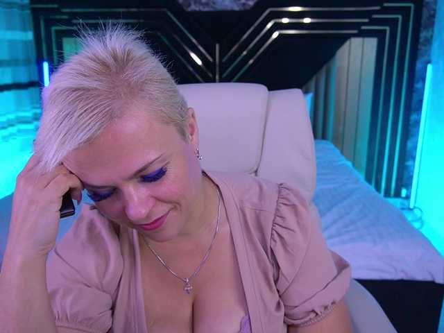 CrystalVibe live cam on BongaCams