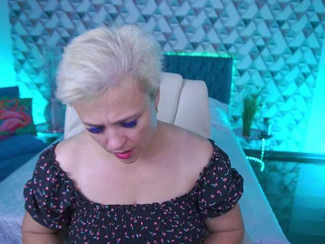 CrystalVibe live cam