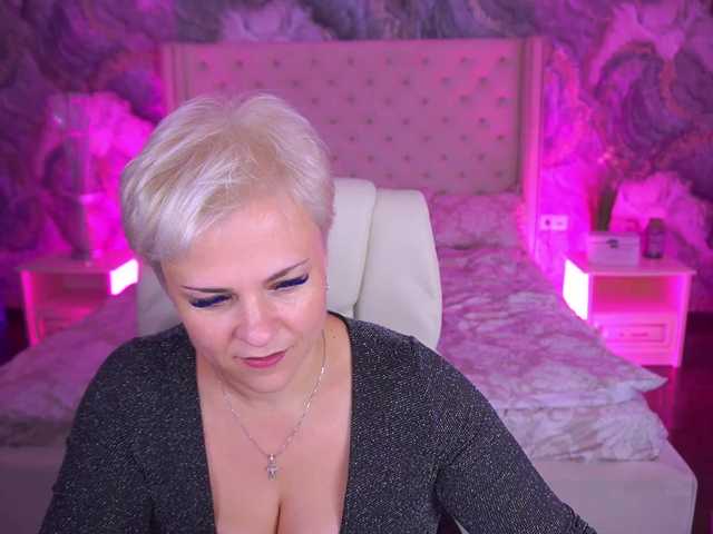 CrystalVibe live cam on BongaCams