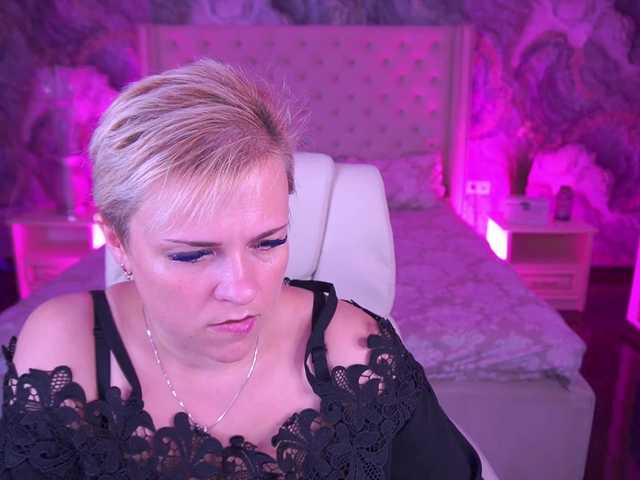 CrystalVibe live cam on BongaCams
